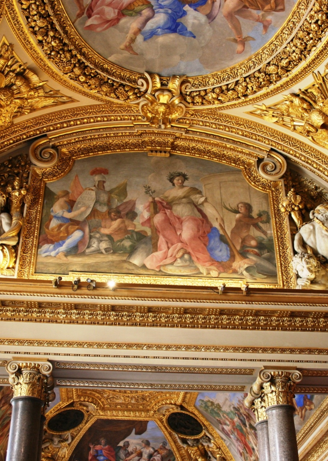 Louvre Outdoor Exploration - Guided Stroll with Entry Ticket Included
