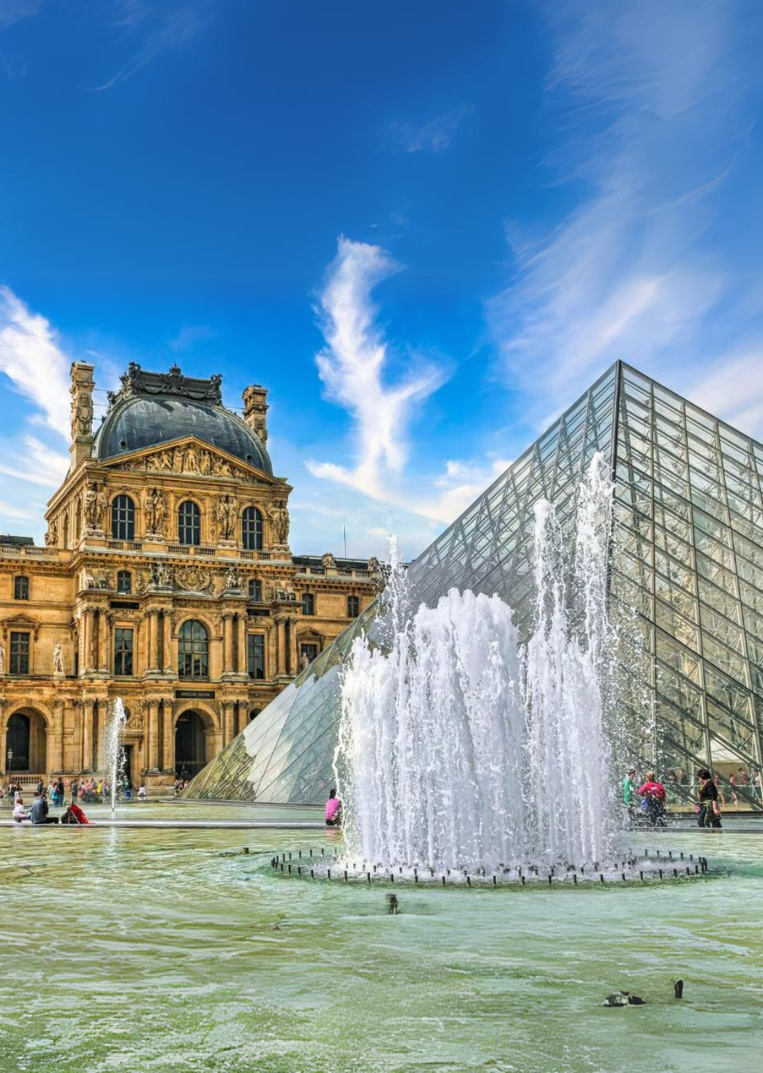 Louvre Outdoor Exploration - Guided Stroll with Entry Ticket Included